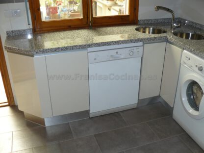 Muebles de cocina tirador efecto gola y oculto - Imagen 10