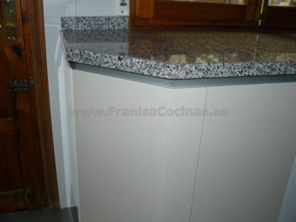 Muebles de cocina tirador efecto gola y oculto - Imagen 14