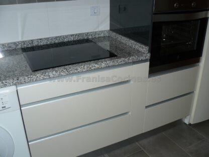 Muebles de cocina tirador efecto gola y oculto - Imagen 16