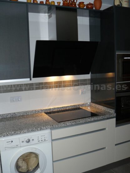 Muebles de cocina tirador efecto gola y oculto - Imagen 17