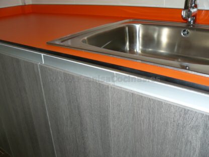 Muebles de cocina tirador efecto gola y tirador oculto - Imagen 31