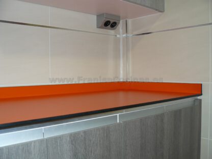 Muebles de cocina tirador efecto gola y tirador oculto - Imagen 32