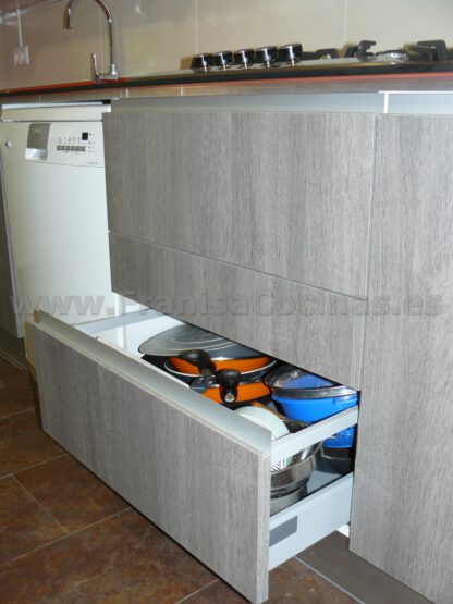 Muebles de cocina tirador efecto gola y tirador oculto - Imagen 11