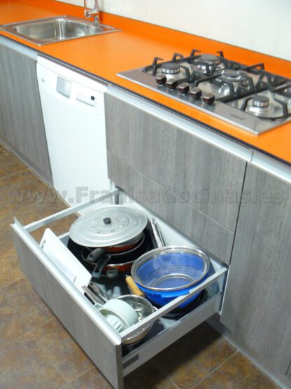 Muebles de cocina tirador efecto gola y tirador oculto - Imagen 15