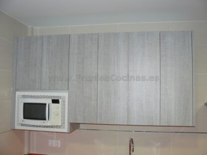 Muebles de cocina tirador efecto gola y tirador oculto - Imagen 17