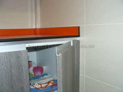 Muebles de cocina tirador efecto gola y tirador oculto - Imagen 30