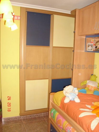 Armario empotrado corredera a juego de habitación