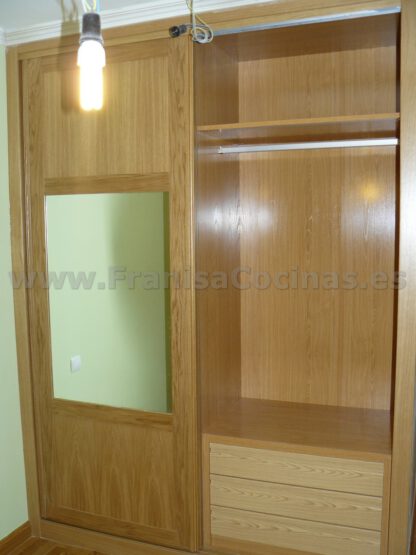 Armario empotrado corredera roble - Imagen 5