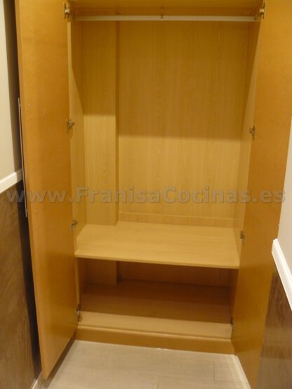 Armario empotrado puertas abatibles haya vaporizada - Imagen 3