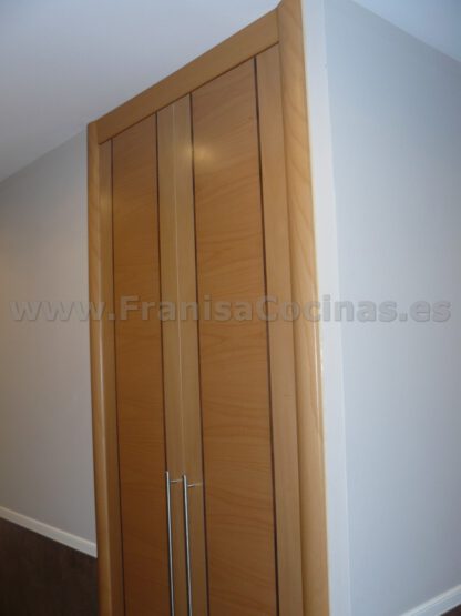 Armario empotrado puertas abatibles haya vaporizada - Imagen 3