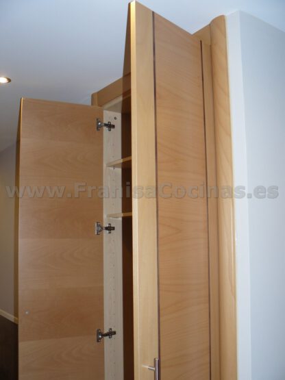Armario empotrado puertas abatibles haya vaporizada - Imagen 5