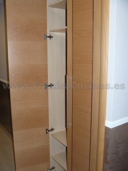 Armario empotrado puertas abatibles haya vaporizada - Imagen 7