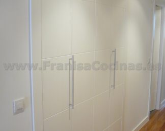 Armario empotrado lacado blanco puertas plegables