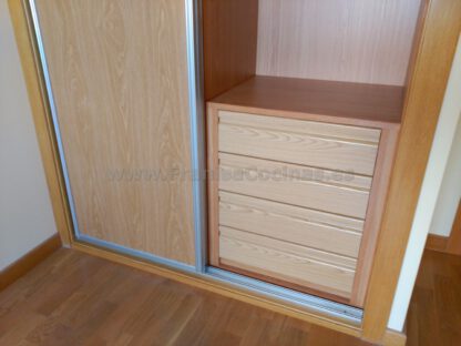 Armario empotrado puertas correderas melamina haya - Imagen 4