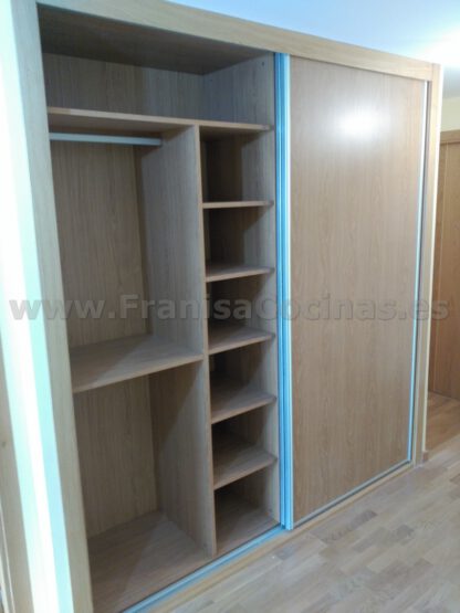 Armario empotrado puertas correderas melamina haya - Imagen 4