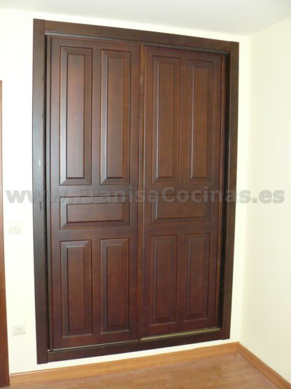 Armario empotrado puertas correderas madera pino nogal - Imagen 2