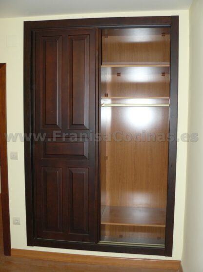 Armario empotrado puertas correderas madera pino nogal - Imagen 4