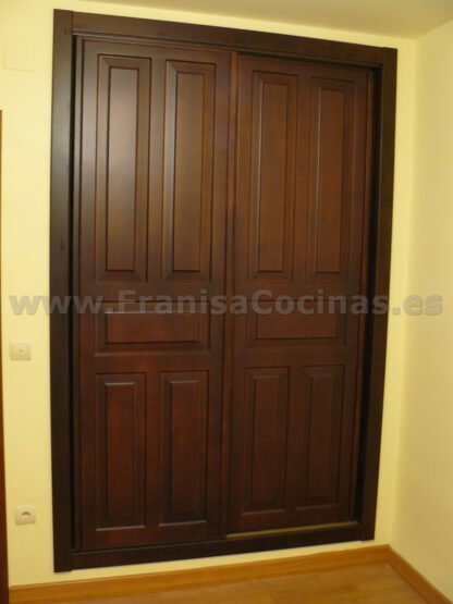 Armario empotrado puertas correderas madera pino nogal