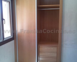Armario empotrado puertas correderas haya