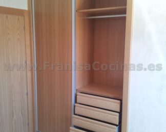 Armario empotrado puertas correderas haya