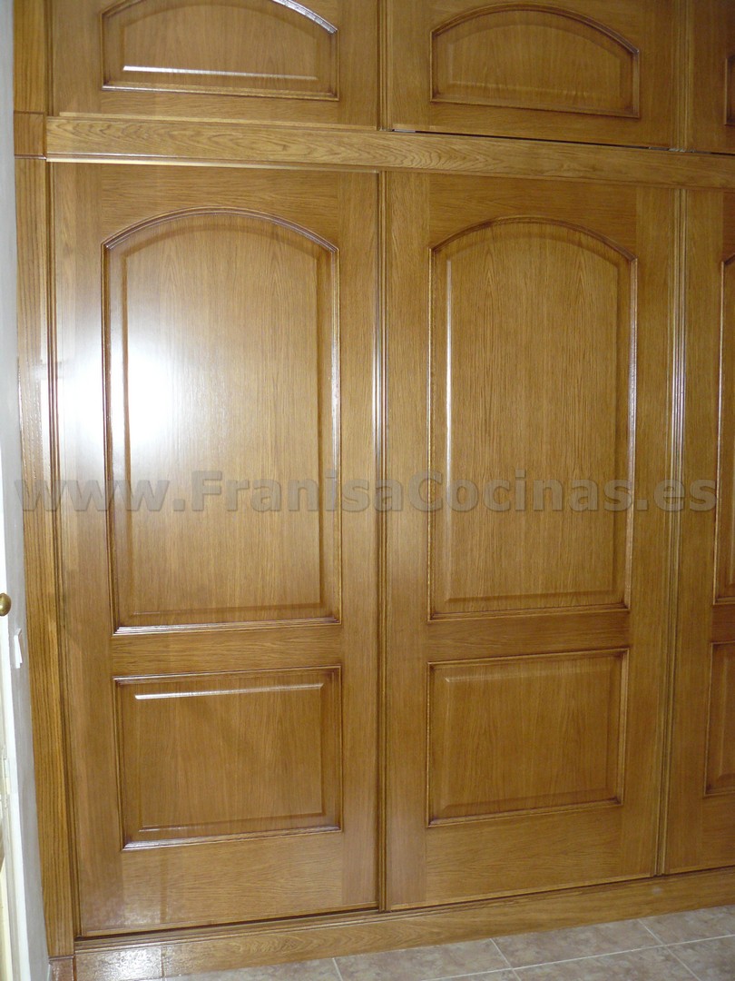 Armario empotrado puertas correderas roble plafonado - Imagen 2