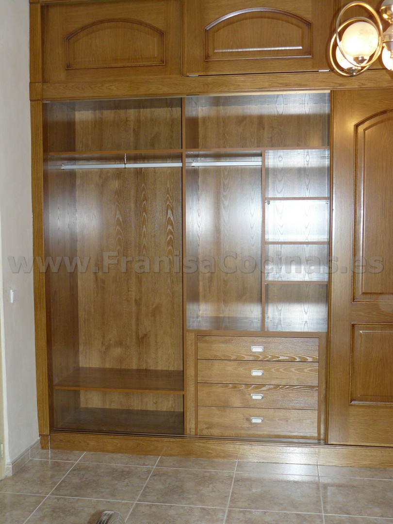 Armario empotrado puertas correderas roble plafonado - Imagen 9