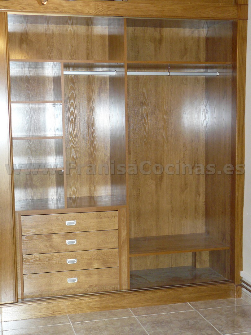 Armario empotrado puertas correderas roble plafonado - Imagen 10