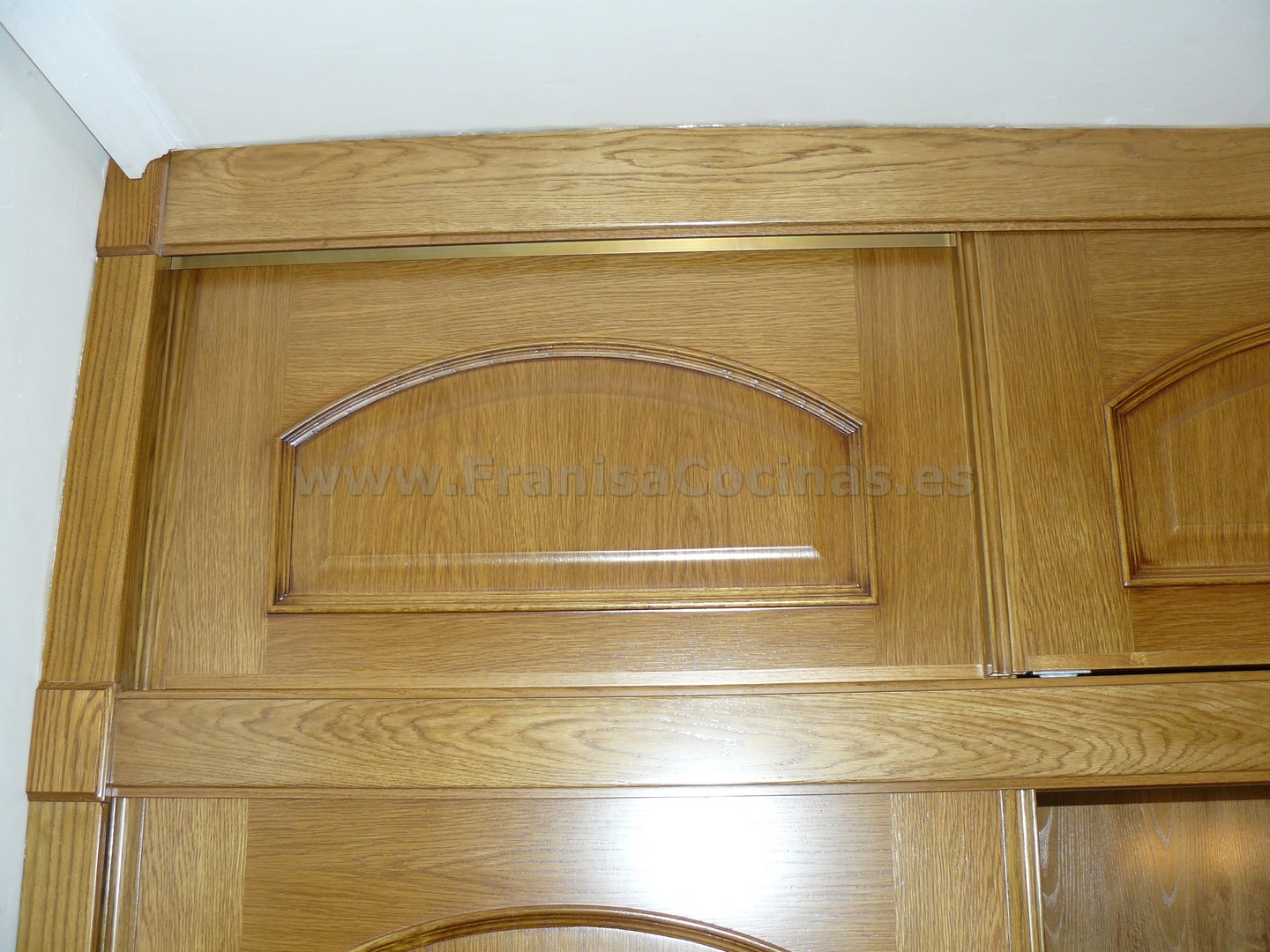 Armario empotrado puertas correderas roble plafonado - Imagen 17