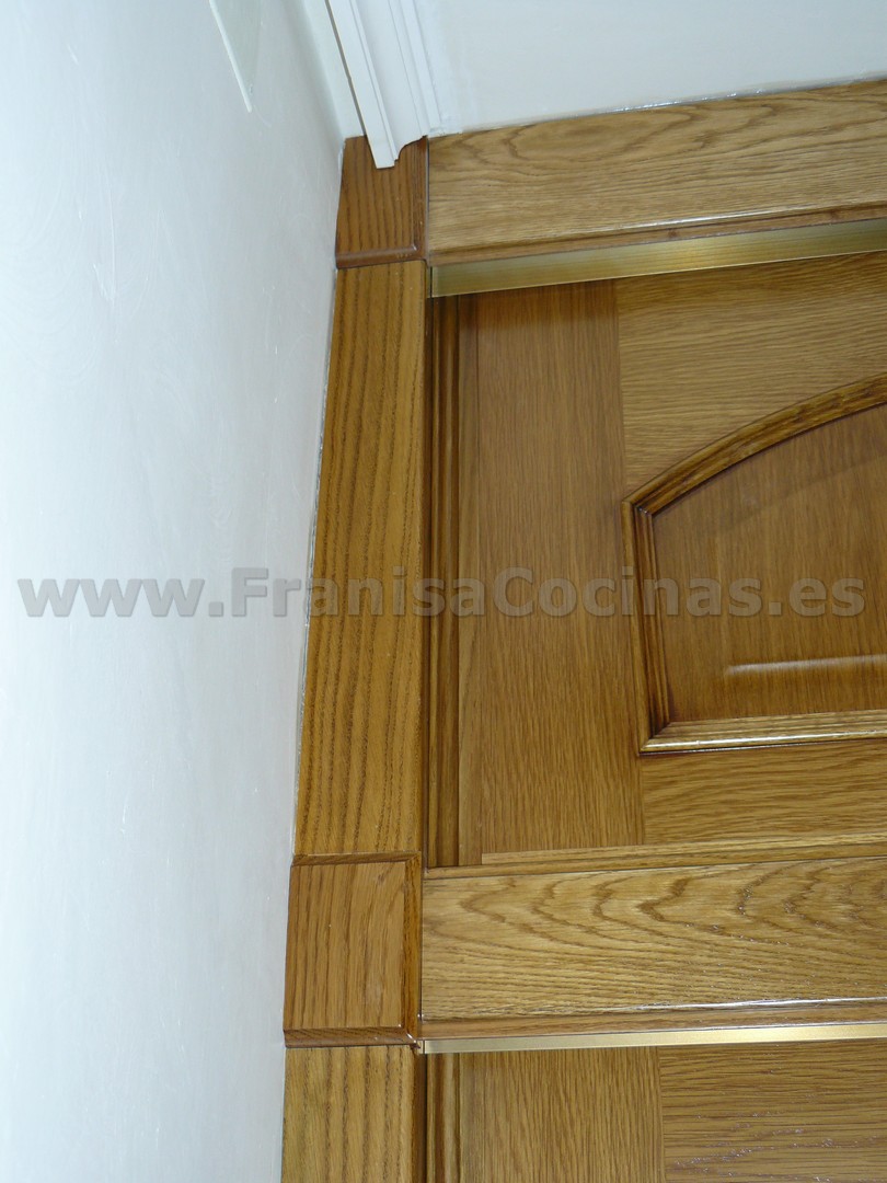 Armario empotrado puertas correderas roble plafonado - Imagen 28