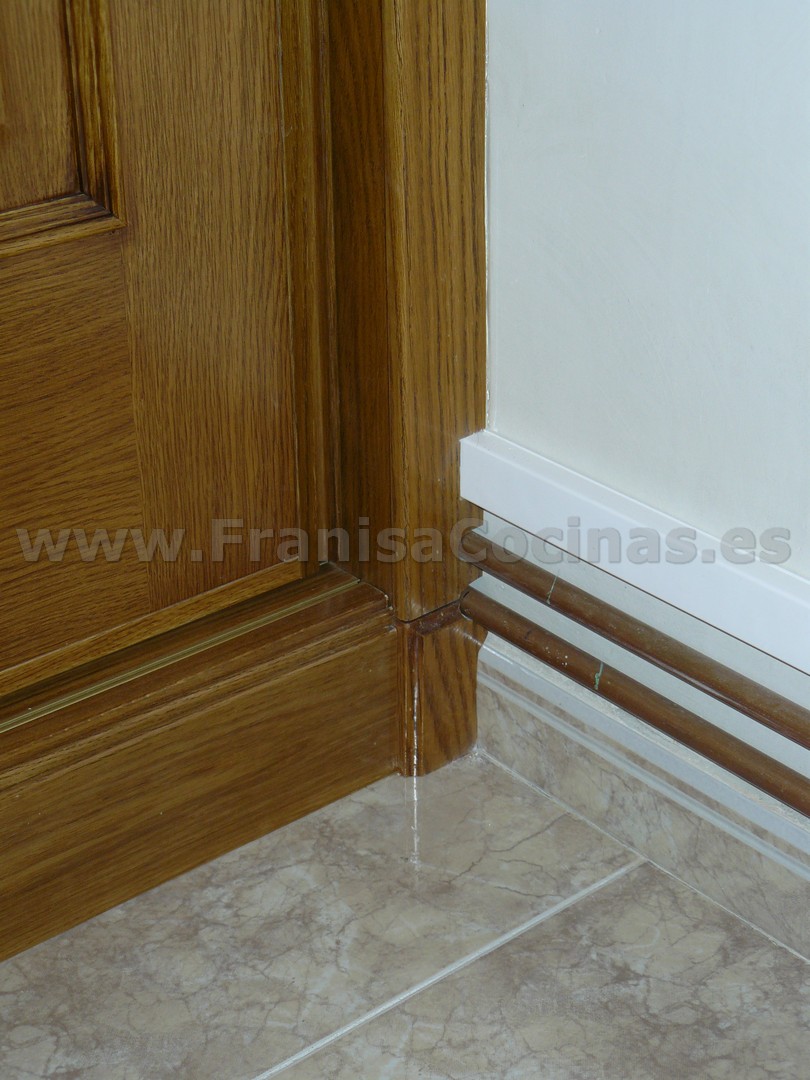 Armario empotrado puertas correderas roble plafonado - Imagen 30