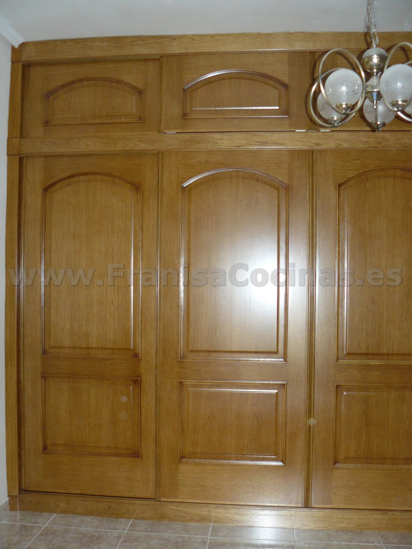Armario empotrado puertas correderas roble plafonado - Imagen 4