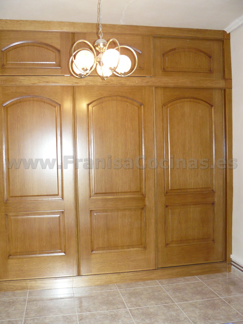 Armario empotrado puertas correderas roble plafonado - Imagen 6