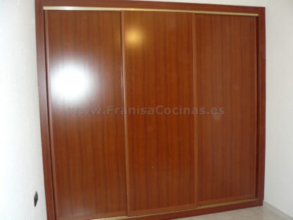 Armario empotrado puertas correderas sapelly