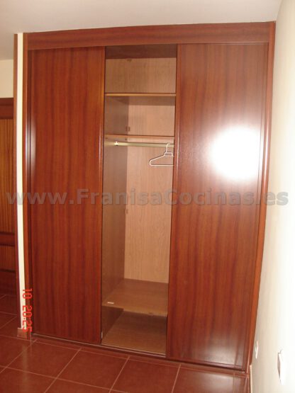 Armario empotrado puertas correderas sapelly - Imagen 3