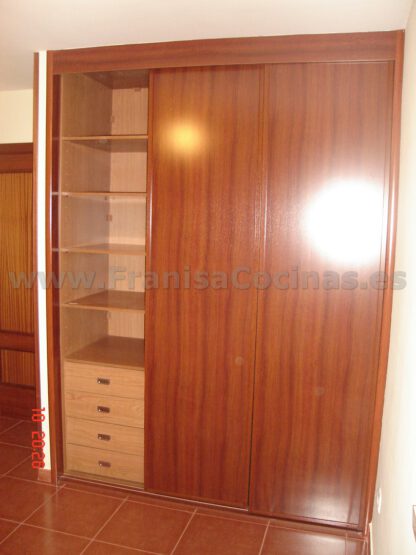 Armario empotrado puertas correderas sapelly - Imagen 4