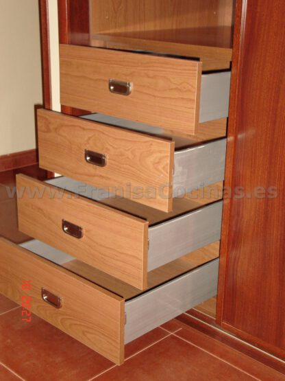 Armario empotrado puertas correderas sapelly - Imagen 6