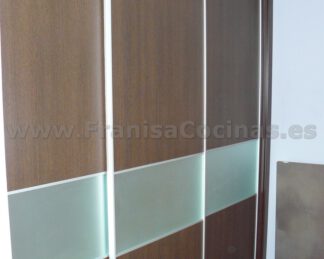 Armario empotrado puertas correderas wengue