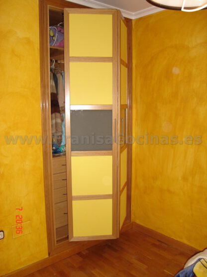 Armario empotrado puertas plegables - Imagen 2