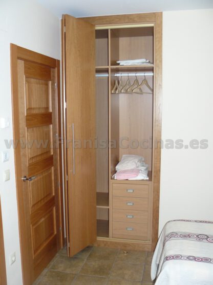 Armario empotrado puerta plegable cerezo - Imagen 10
