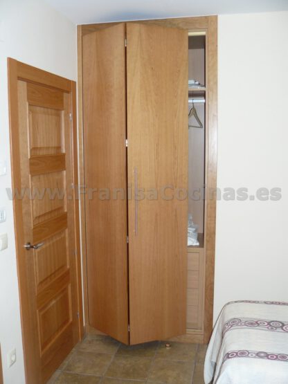 Armario empotrado puerta plegable cerezo - Imagen 11