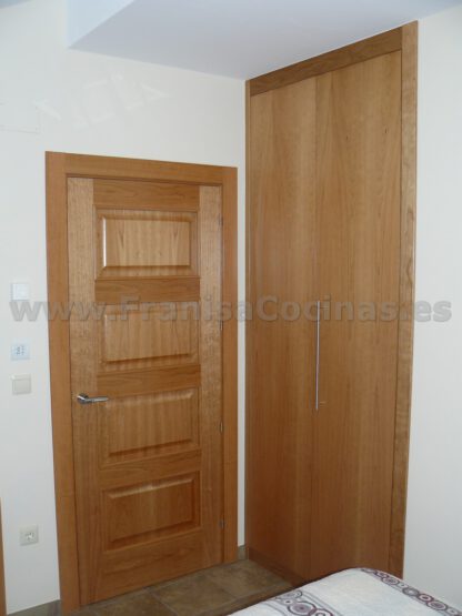 Armario empotrado puerta plegable cerezo