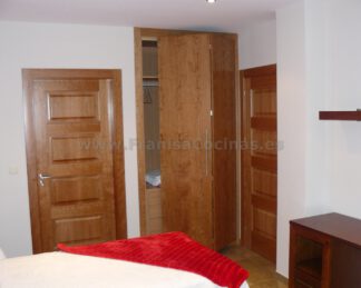 Armario empotrado puertas plegables cerezo