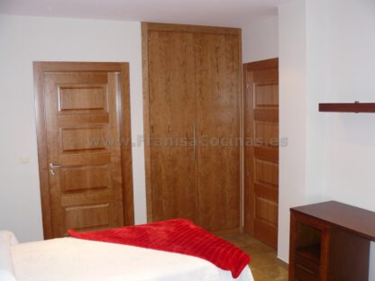 Armario empotrado puertas plegables cerezo - Imagen 10