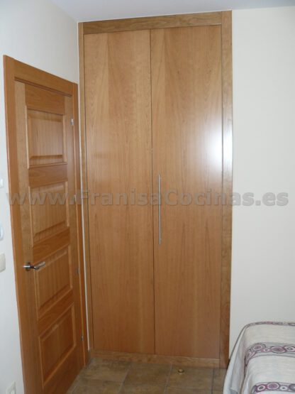 Armario empotrado puerta plegable cerezo - Imagen 3