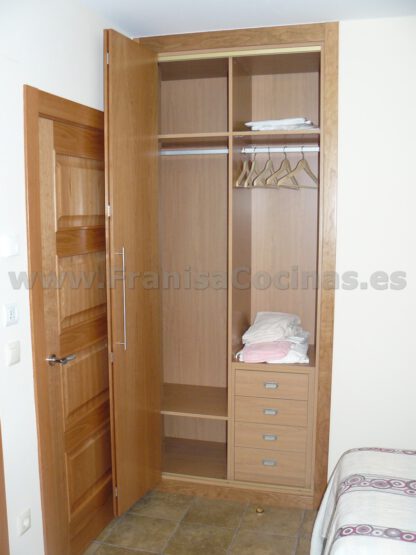 Armario empotrado puerta plegable cerezo - Imagen 4