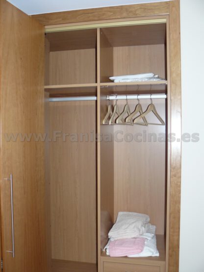 Armario empotrado puerta plegable cerezo - Imagen 6