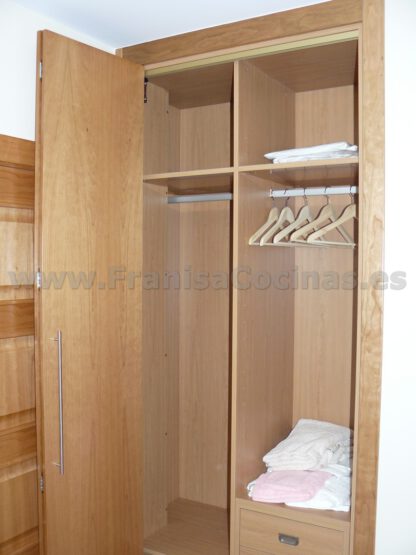 Armario empotrado puerta plegable cerezo - Imagen 7