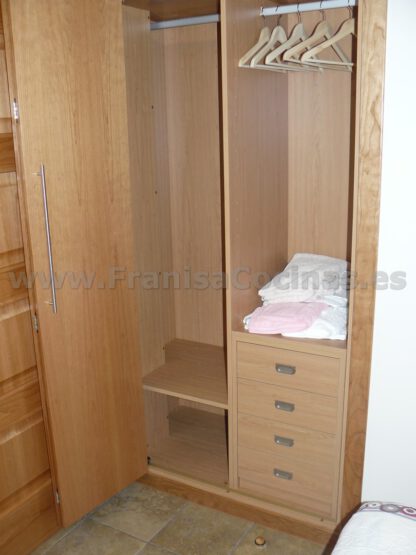 Armario empotrado puerta plegable cerezo - Imagen 8