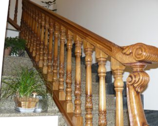 Balaustre de madera de roble