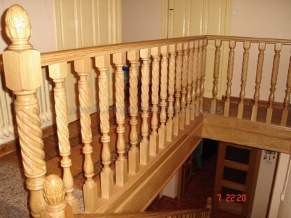 Balaustre de madera de roble para escalera